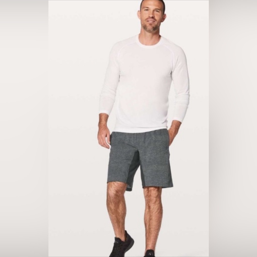 LULULEMON T.H.E. Linerless Men’s Speckled Shorts Gray/Black Size:Small